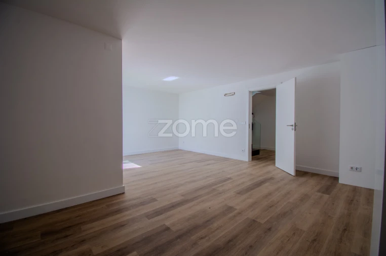 Moradia T5 para Venda em Carcavelos e Parede Foto 28