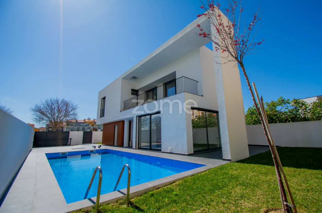 Moradia T5 para Venda em Carcavelos e Parede Foto 31