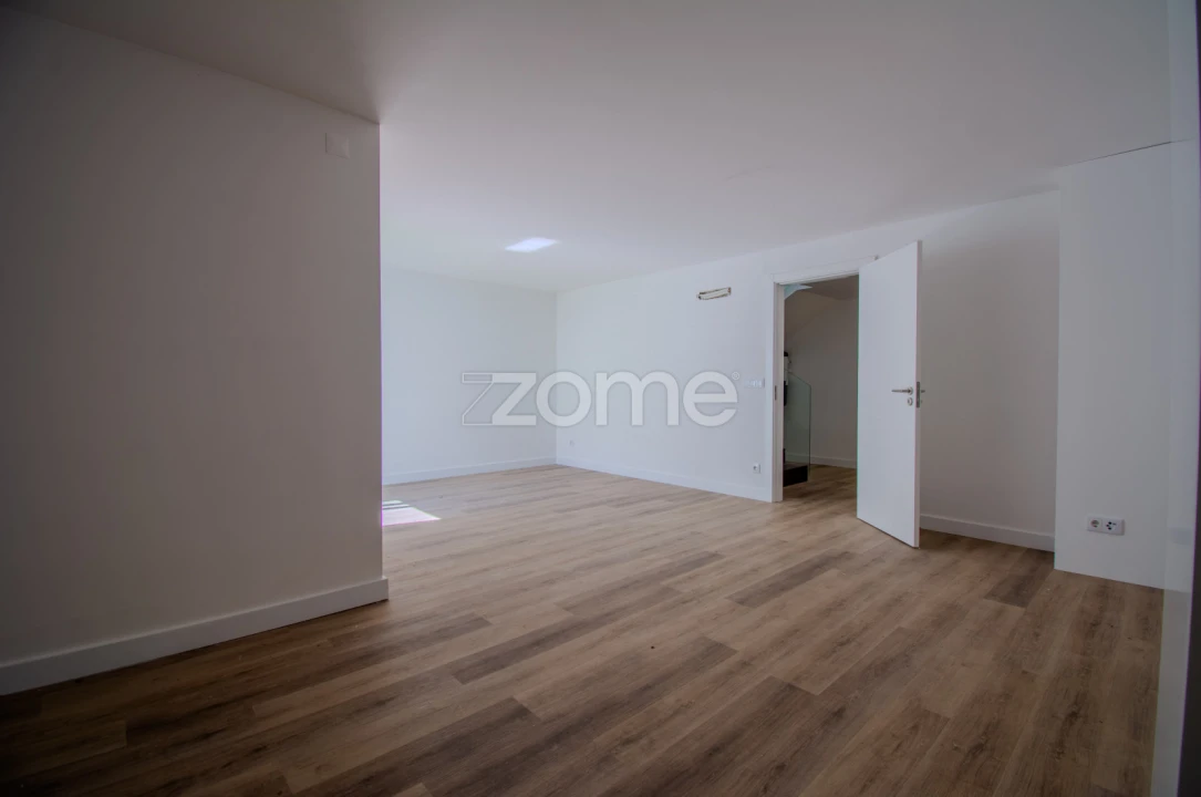 Moradia T5 para Venda em Carcavelos e Parede Foto 28