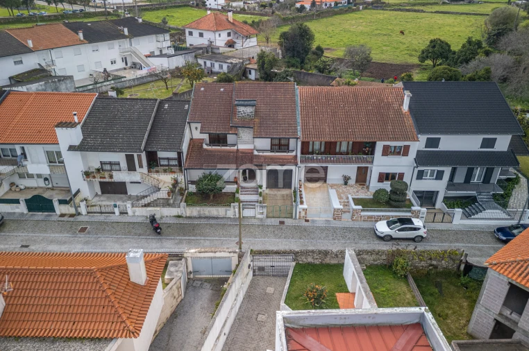 Moradia T3 para Venda em Darque Foto 37