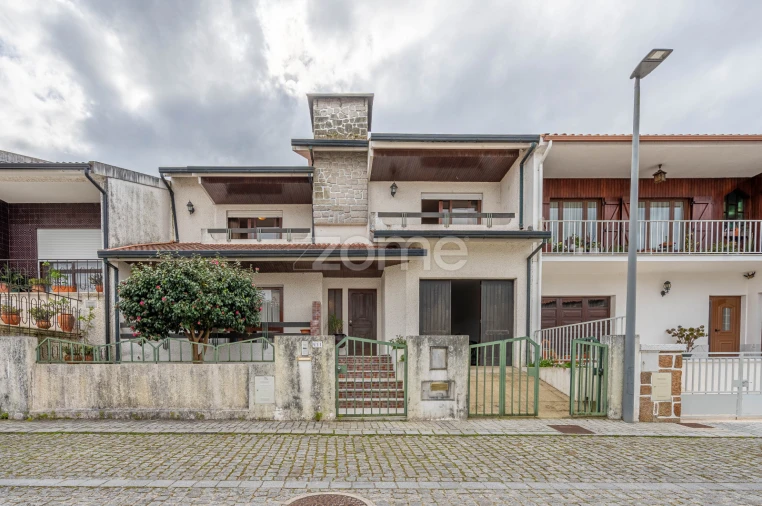 Moradia T3 para Venda em Darque Foto 2