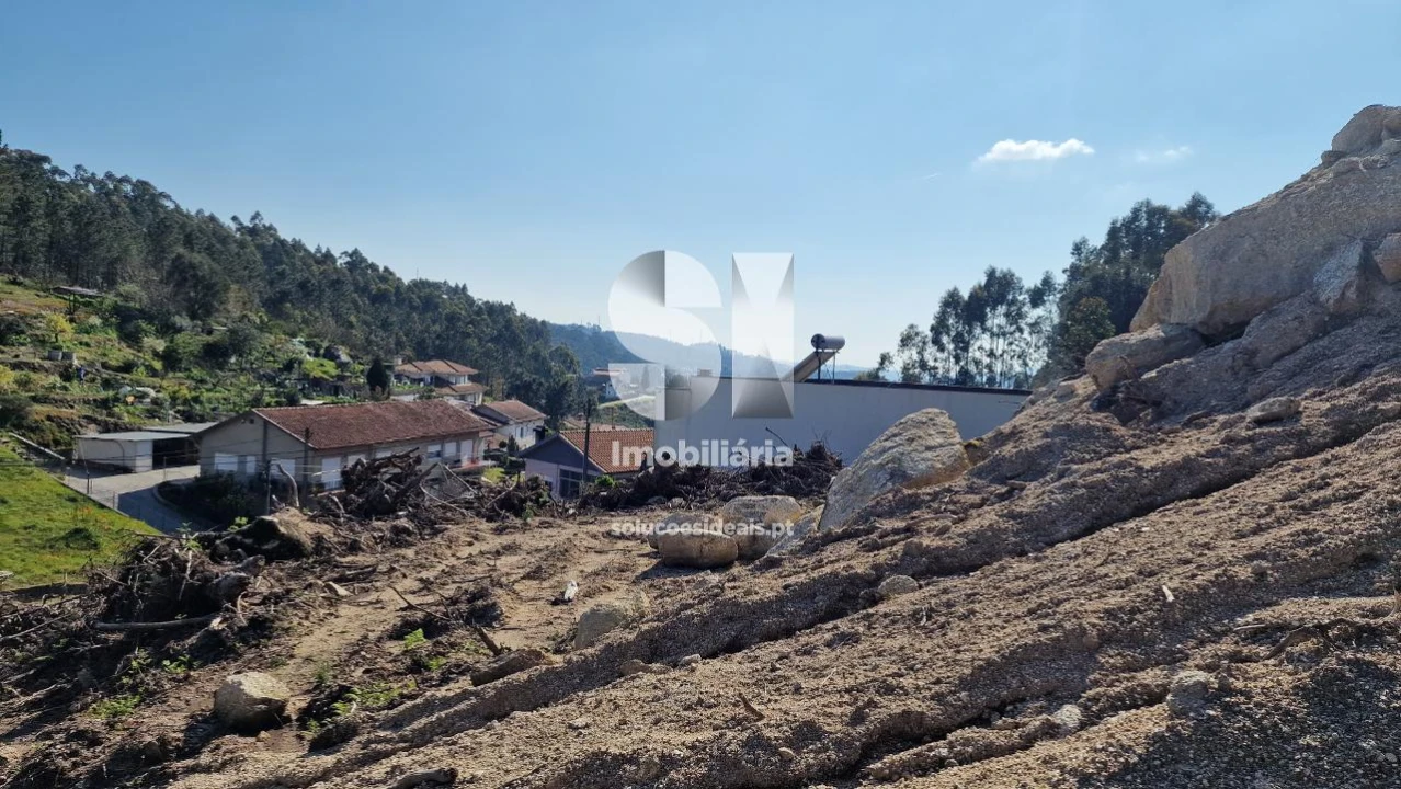 Terreno para Venda em Rebordosa Foto 2