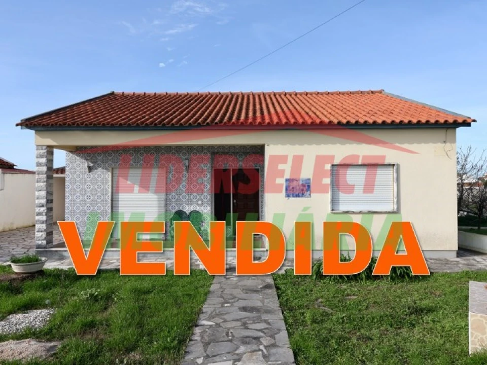 Moradia T2 para Venda em Silveira Foto 1