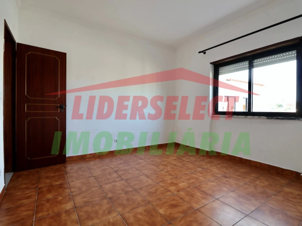 Moradia T2 para Venda em Silveira Foto 13