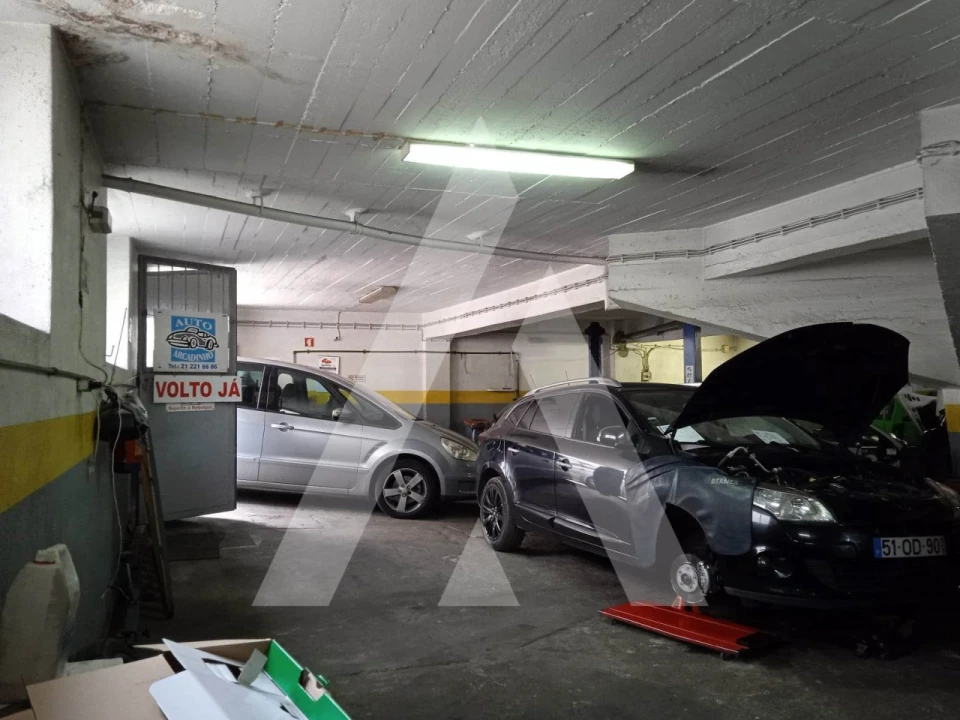 Garagem para Venda em Seixal, Arrentela e Aldeia de Paio Pires Foto 2