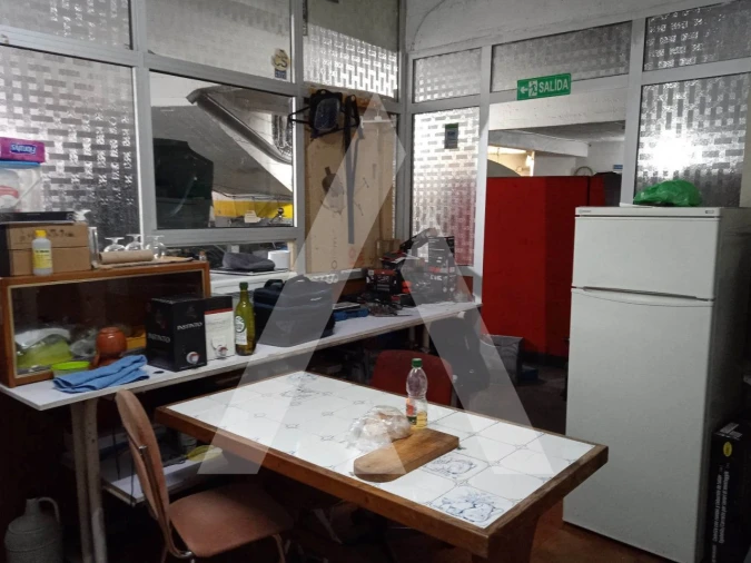 Garagem para Venda em Seixal, Arrentela e Aldeia de Paio Pires Foto 9