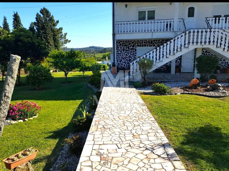 Moradia T3 para Venda em Fragoso Foto 1