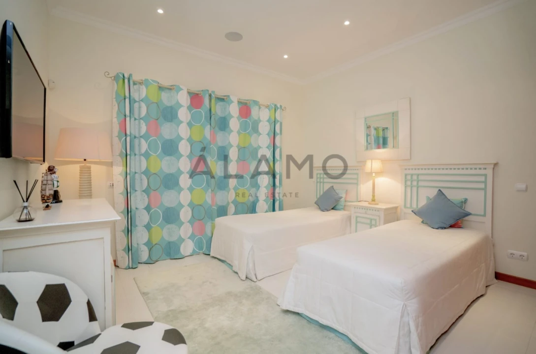 Moradia T10 para Venda em Porches Foto 37