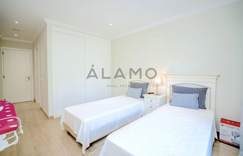 Moradia T10 para Venda em Porches Foto 9