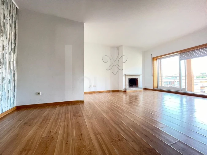 Apartamento T1 para Venda em Canelas