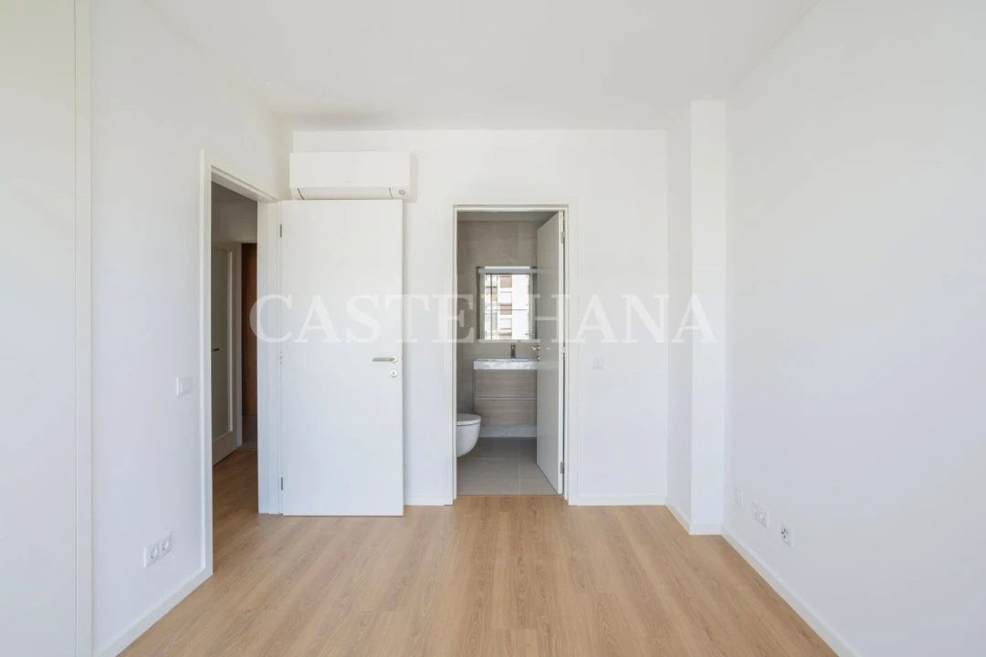 Apartamento T2 para Venda em Faro (Sé e São Pedro) Foto 13
