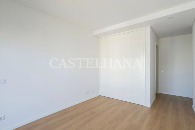 Apartamento T2 para Venda em Faro (Sé e São Pedro) Foto 4