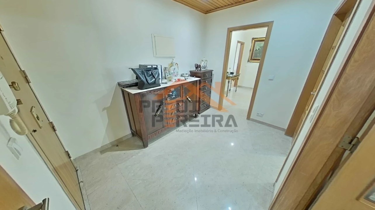 Apartamento T3 para Venda em Ramada e Caneças Foto 12