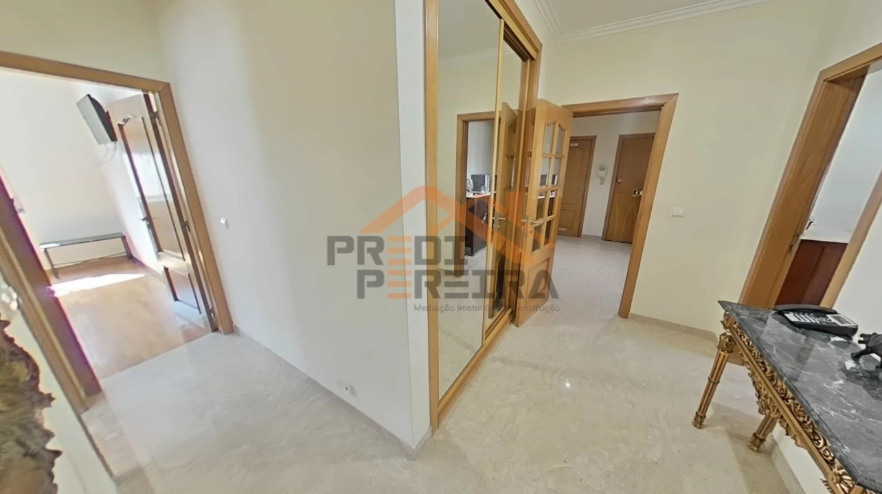 Apartamento T3 para Venda em Ramada e Caneças Foto 1