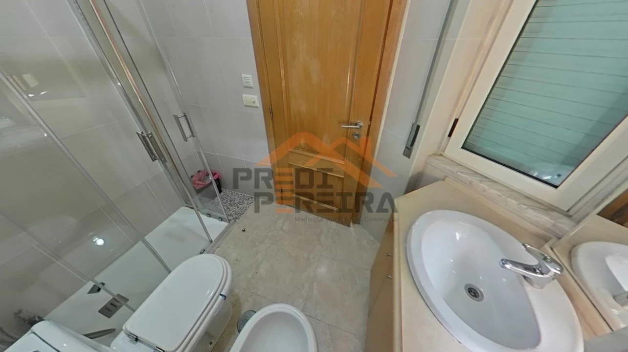 Apartamento T3 para Venda em Ramada e Caneças Foto 22