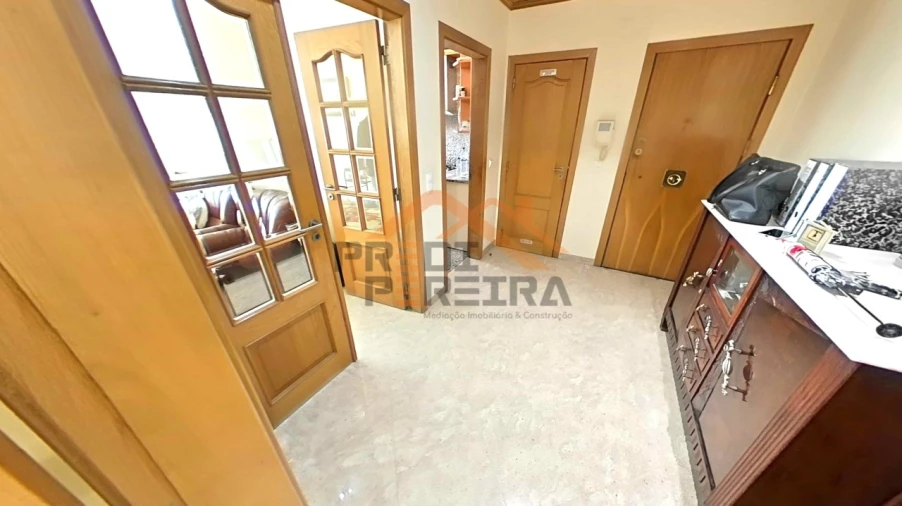 Apartamento T3 para Venda em Ramada e Caneças Foto 14