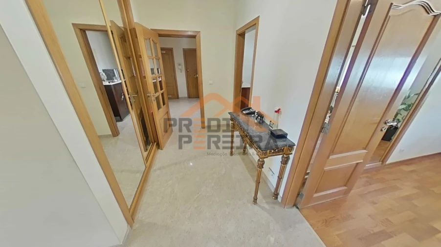 Apartamento T3 para Venda em Ramada e Caneças Foto 2