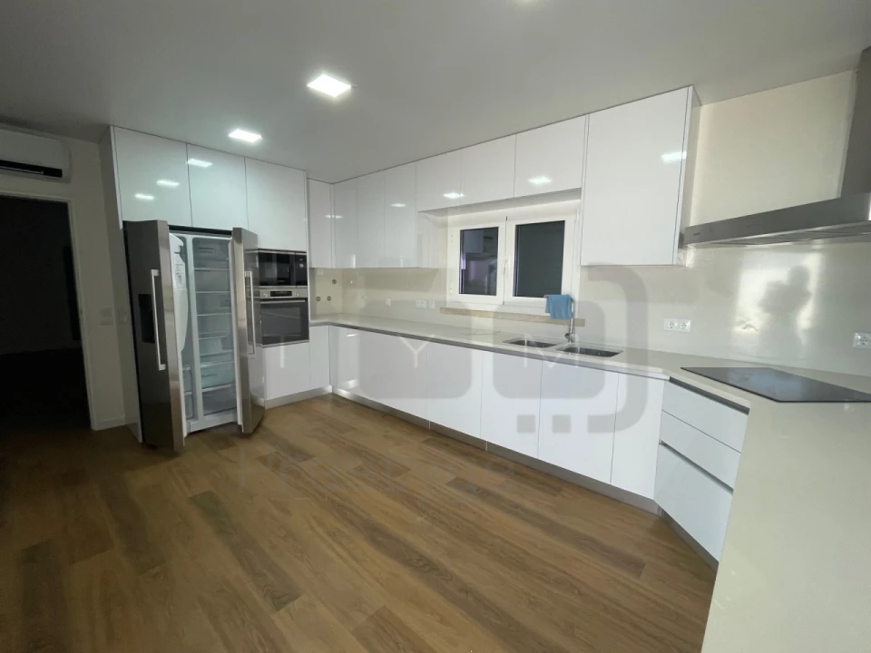 Moradia T6 para Venda em São João Baptista e Santa Maria dos Olivais Foto 3