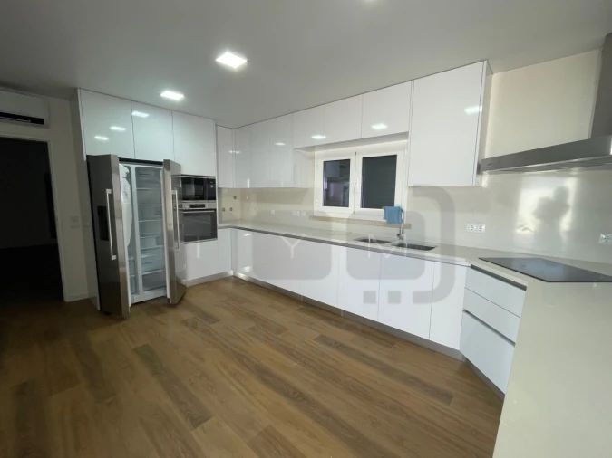 Moradia T6 para Venda em São João Baptista e Santa Maria dos Olivais Foto 3