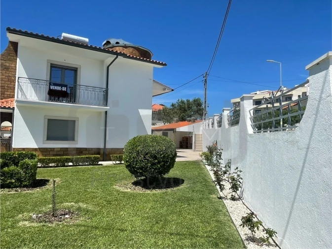 Moradia T6 para Venda em São João Baptista e Santa Maria dos Olivais Foto 32