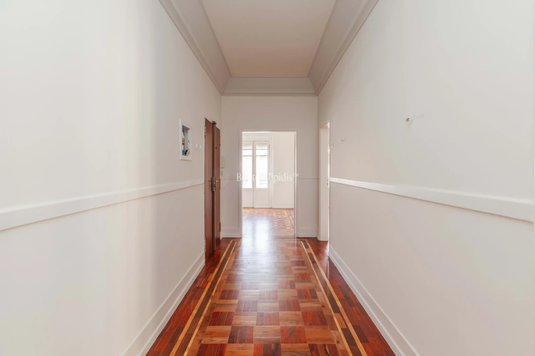 Apartamento T4 para Venda em Santo António Foto 6