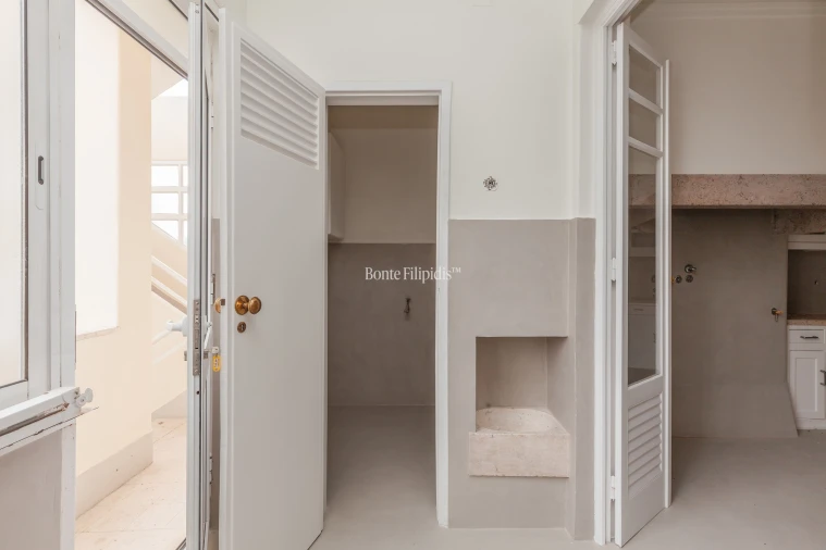 Apartamento T4 para Venda em Santo António Foto 32