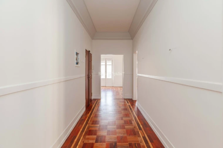 Apartamento T4 para Venda em Santo António Foto 6