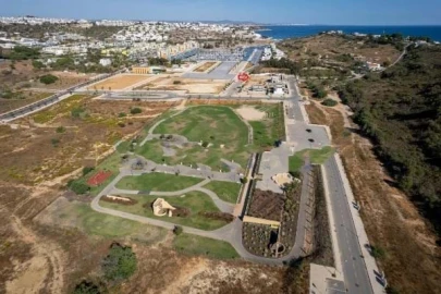 Terreno para Venda em Albufeira e Olhos de Água