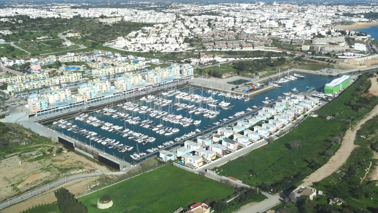 Terreno para Venda em Albufeira e Olhos de Água Foto 1