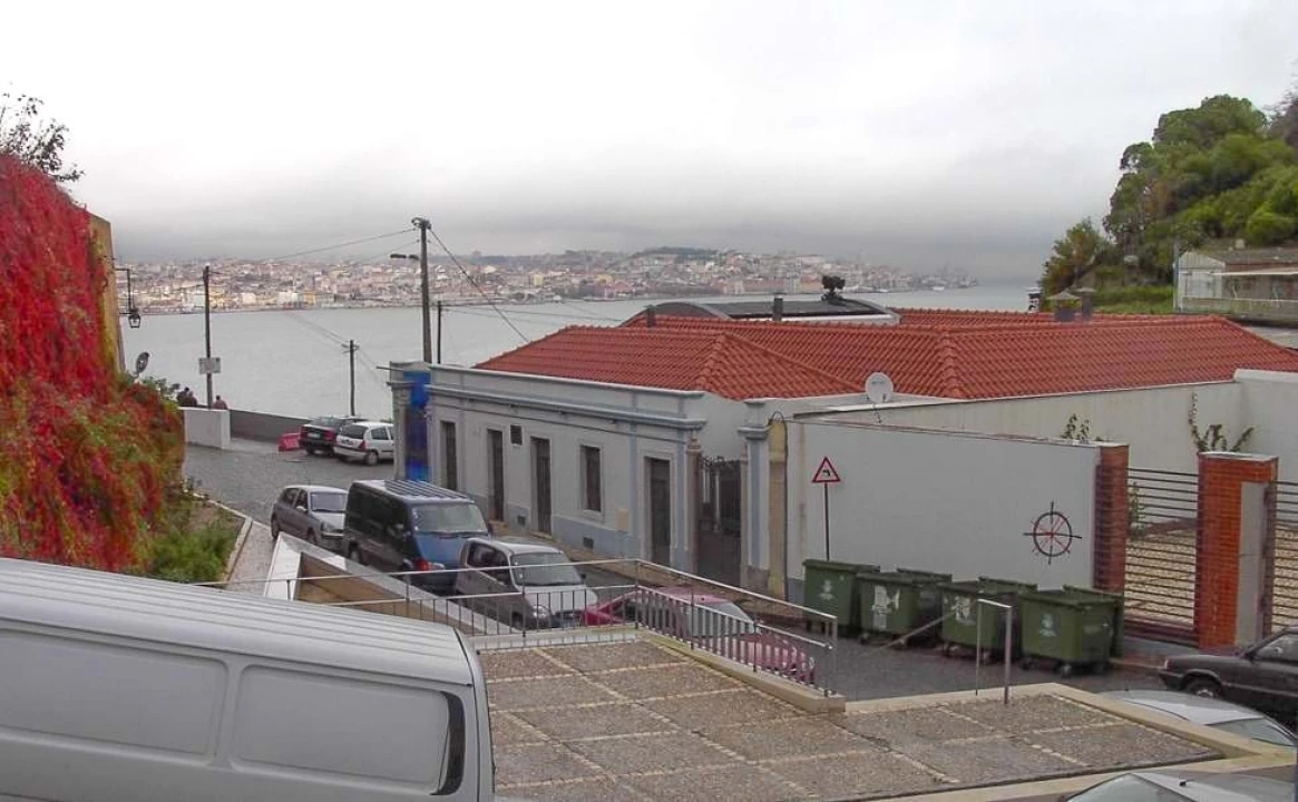 Prédio para Venda em Almada, Cova da Piedade, Pragal e Cacilhas Foto 3