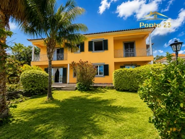 Moradia T4 para Venda em Santa Cruz