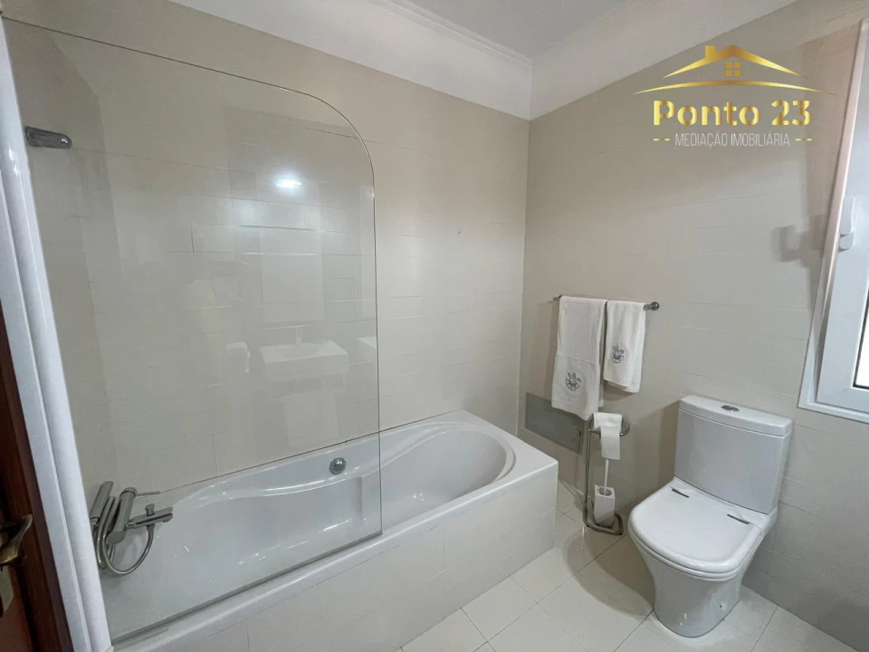 Moradia T4 para Venda em Santa Cruz Foto 14