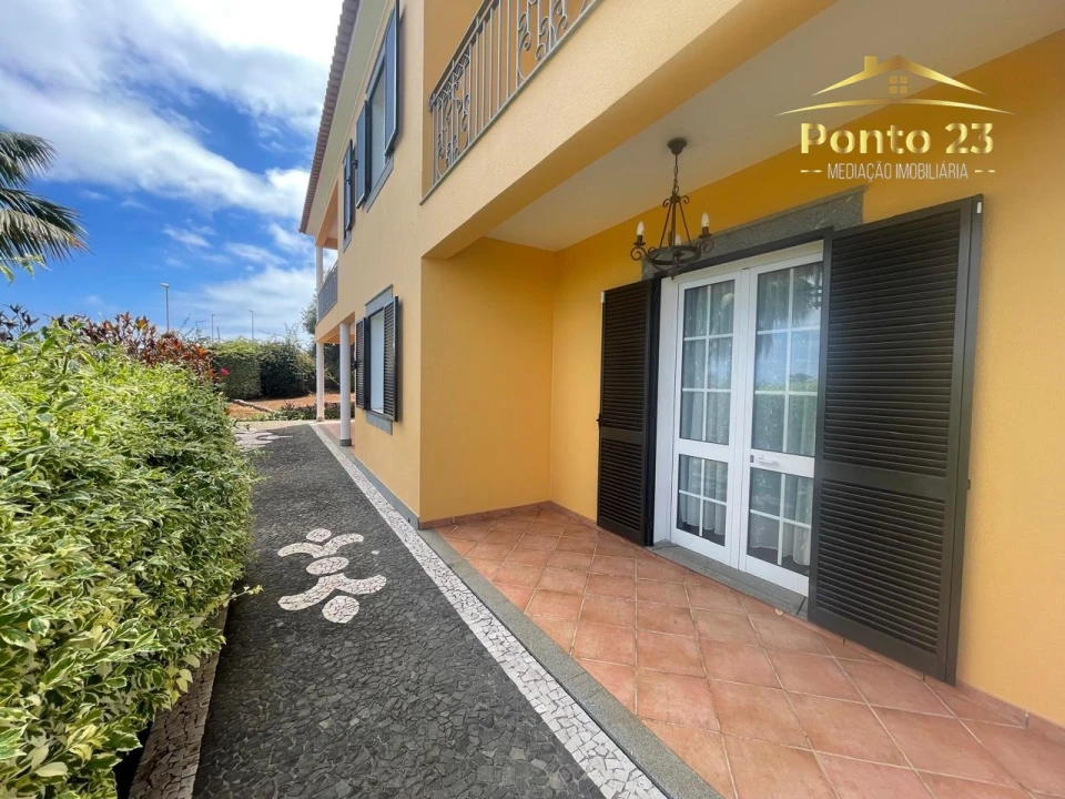 Moradia T4 para Venda em Santa Cruz Foto 3