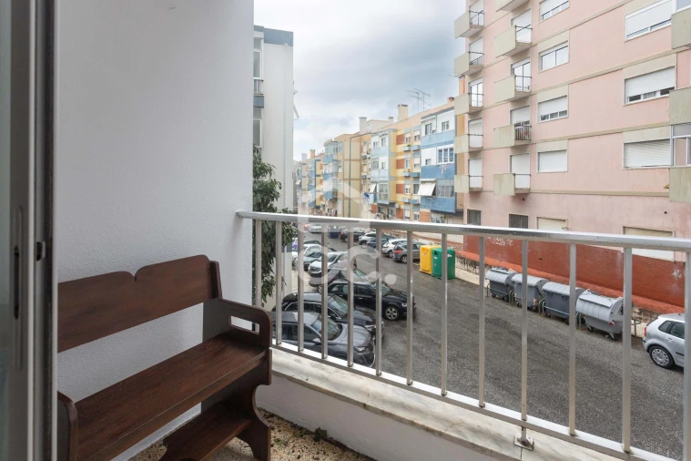 Apartamento T2 para Venda em Odivelas Foto 8
