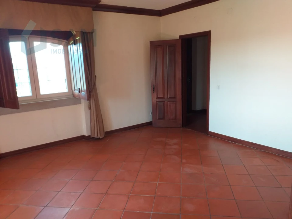 Moradia T6 para Venda em Santa Maria, São Pedro e Sobral da Lagoa Foto 21