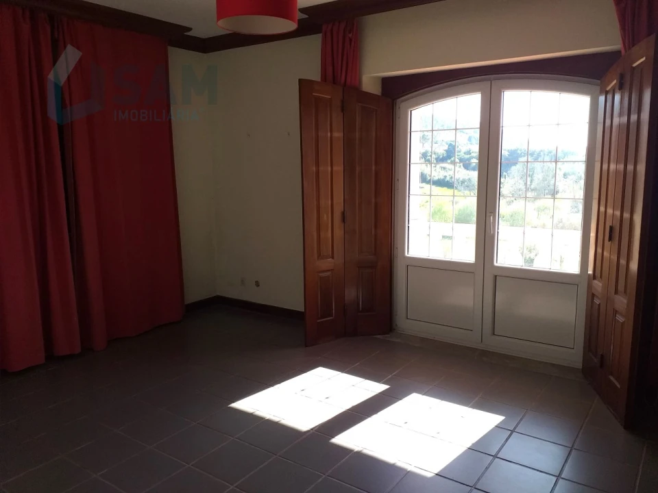 Moradia T6 para Venda em Santa Maria, São Pedro e Sobral da Lagoa Foto 31