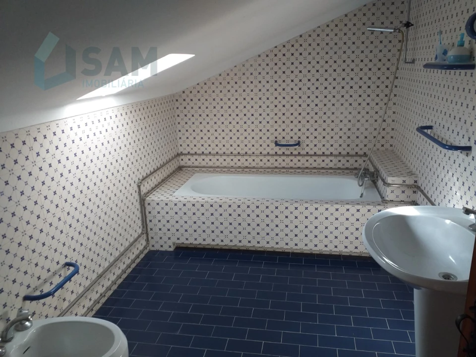 Moradia T6 para Venda em Santa Maria, São Pedro e Sobral da Lagoa Foto 16