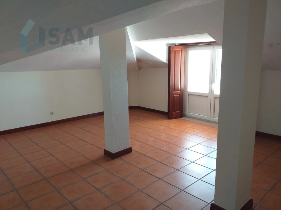 Moradia T6 para Venda em Santa Maria, São Pedro e Sobral da Lagoa Foto 14