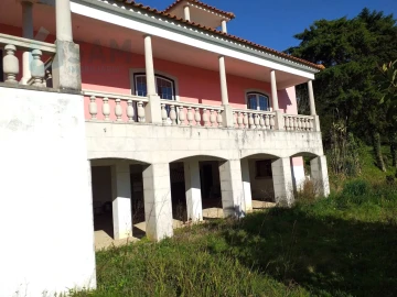 Moradia T6 para Venda em Santa Maria, São Pedro e Sobral da Lagoa