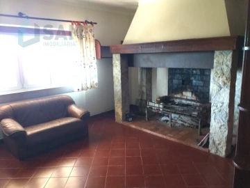 Moradia T6 para Venda em Santa Maria, São Pedro e Sobral da Lagoa