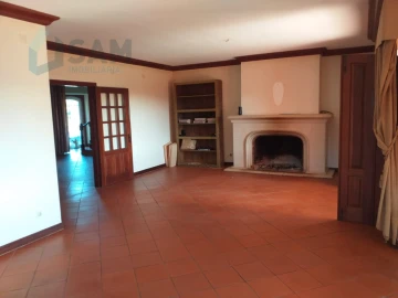 Moradia T6 para Venda em Santa Maria, São Pedro e Sobral da Lagoa
