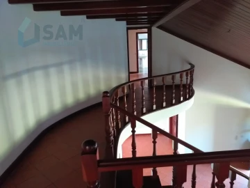 Moradia T6 para Venda em Santa Maria, São Pedro e Sobral da Lagoa