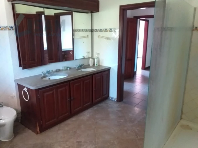 Moradia T6 para Venda em Santa Maria, São Pedro e Sobral da Lagoa Foto 32