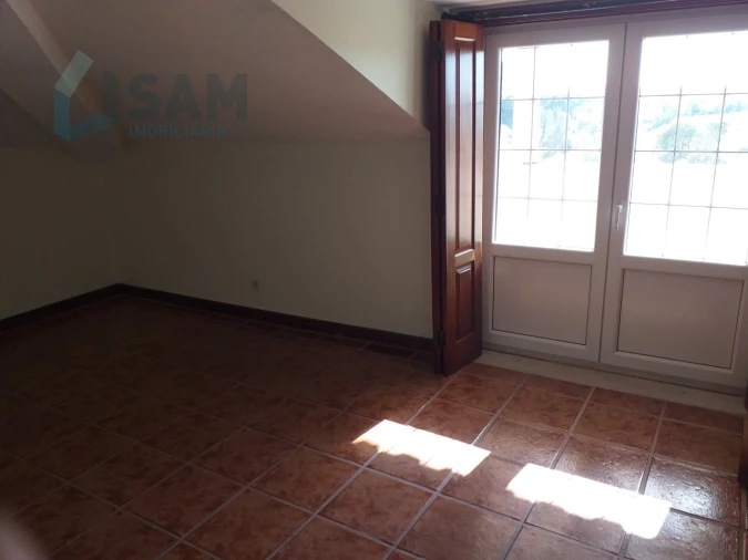 Moradia T6 para Venda em Santa Maria, São Pedro e Sobral da Lagoa Foto 13