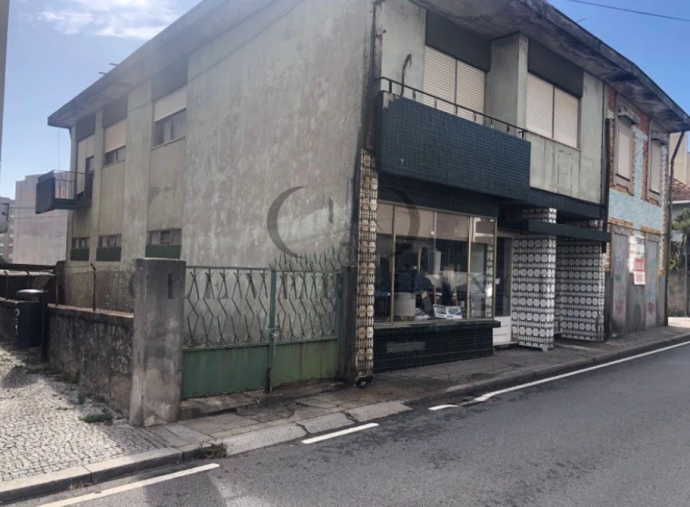 Prédio para Venda em Cidade da Maia Foto 3