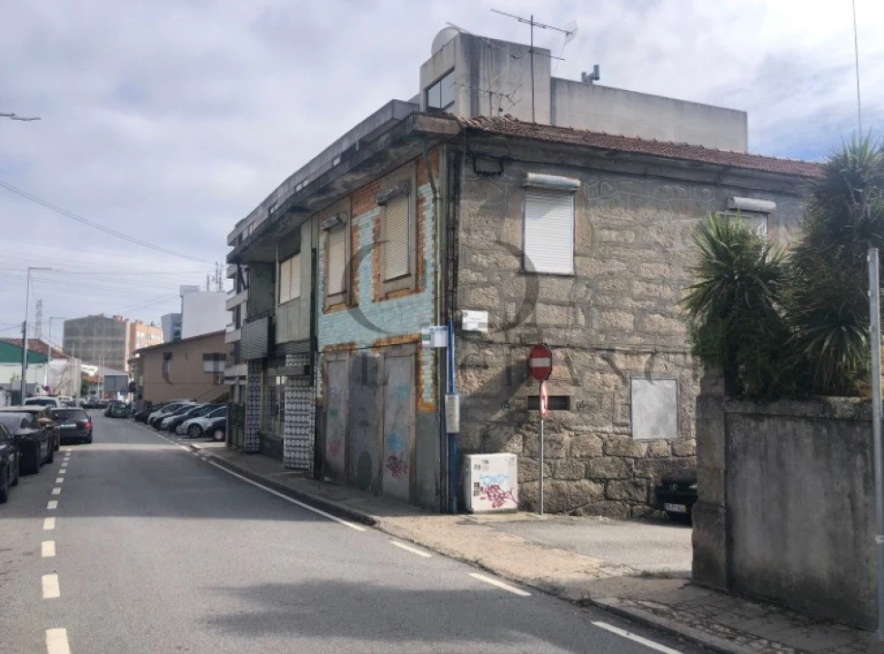 Prédio para Venda em Cidade da Maia Foto 5