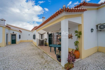 Moradia T4 para Venda em Marvila, Ribeira Santarém, São Salvador, São Nicolau