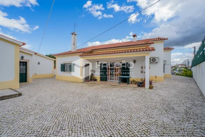 Moradia T4 para Venda em Marvila, Ribeira Santarém, São Salvador, São Nicolau