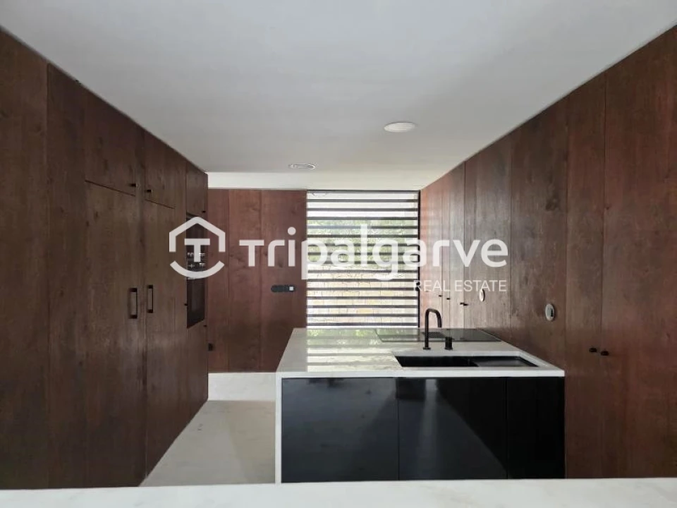 Moradia T4 para Venda em Santa Barbara de Nexe Foto 38