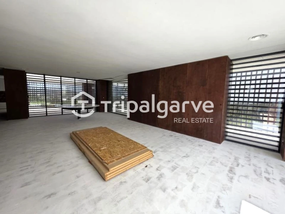 Moradia T4 para Venda em Santa Barbara de Nexe Foto 40